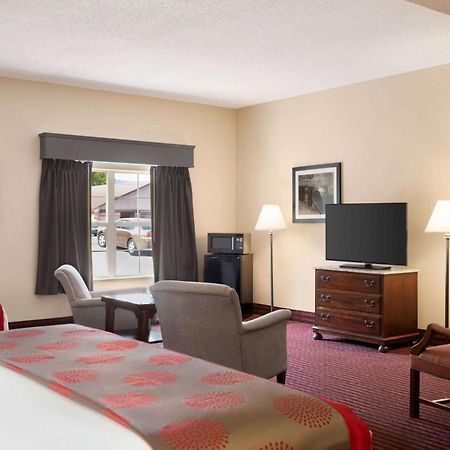 מלון Ramada By Wyndham Pigeon Forge North מראה חיצוני תמונה