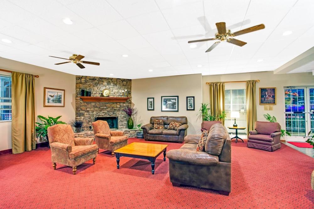 מלון Ramada By Wyndham Pigeon Forge North מראה חיצוני תמונה