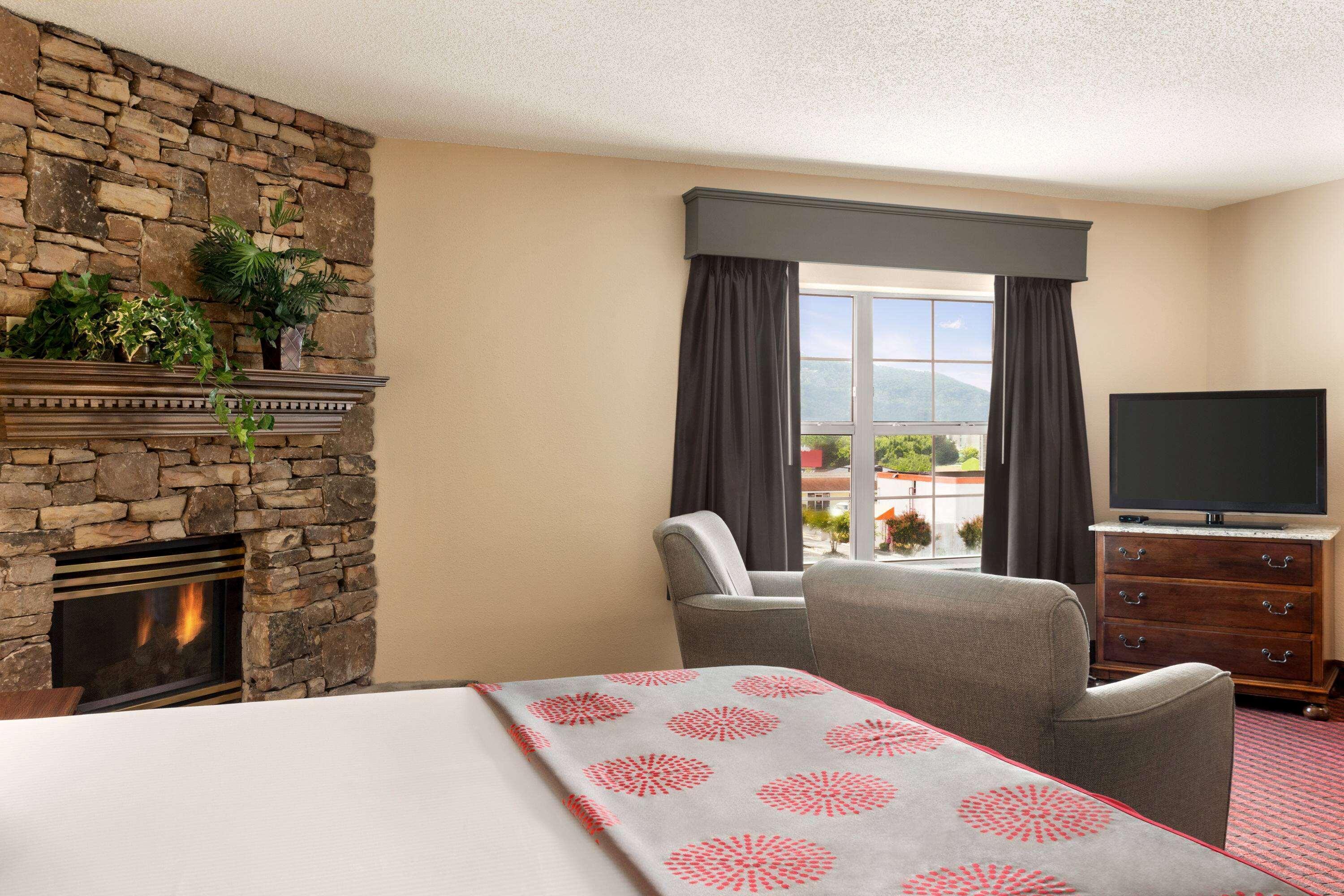 מלון Ramada By Wyndham Pigeon Forge North מראה חיצוני תמונה