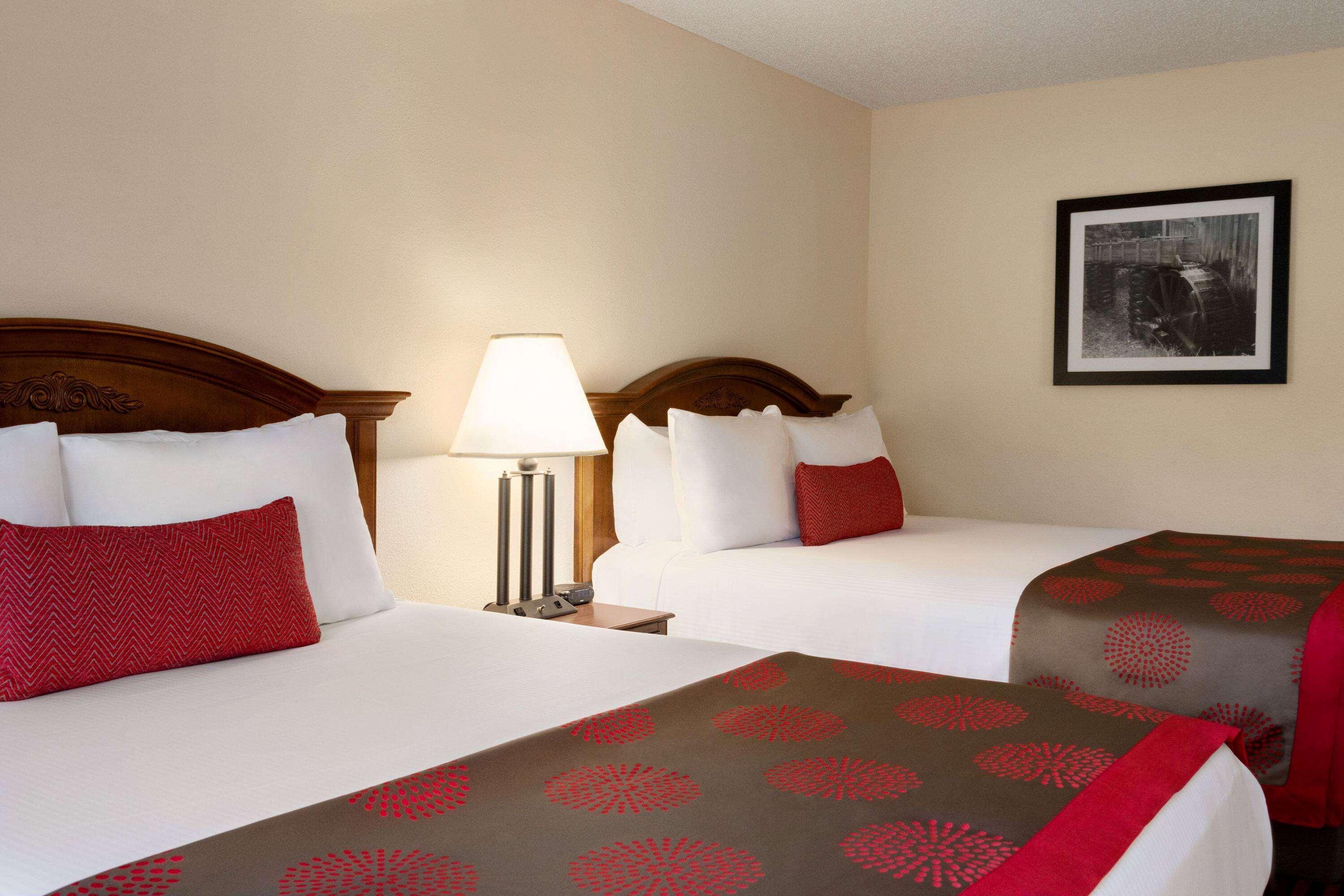 מלון Ramada By Wyndham Pigeon Forge North מראה חיצוני תמונה