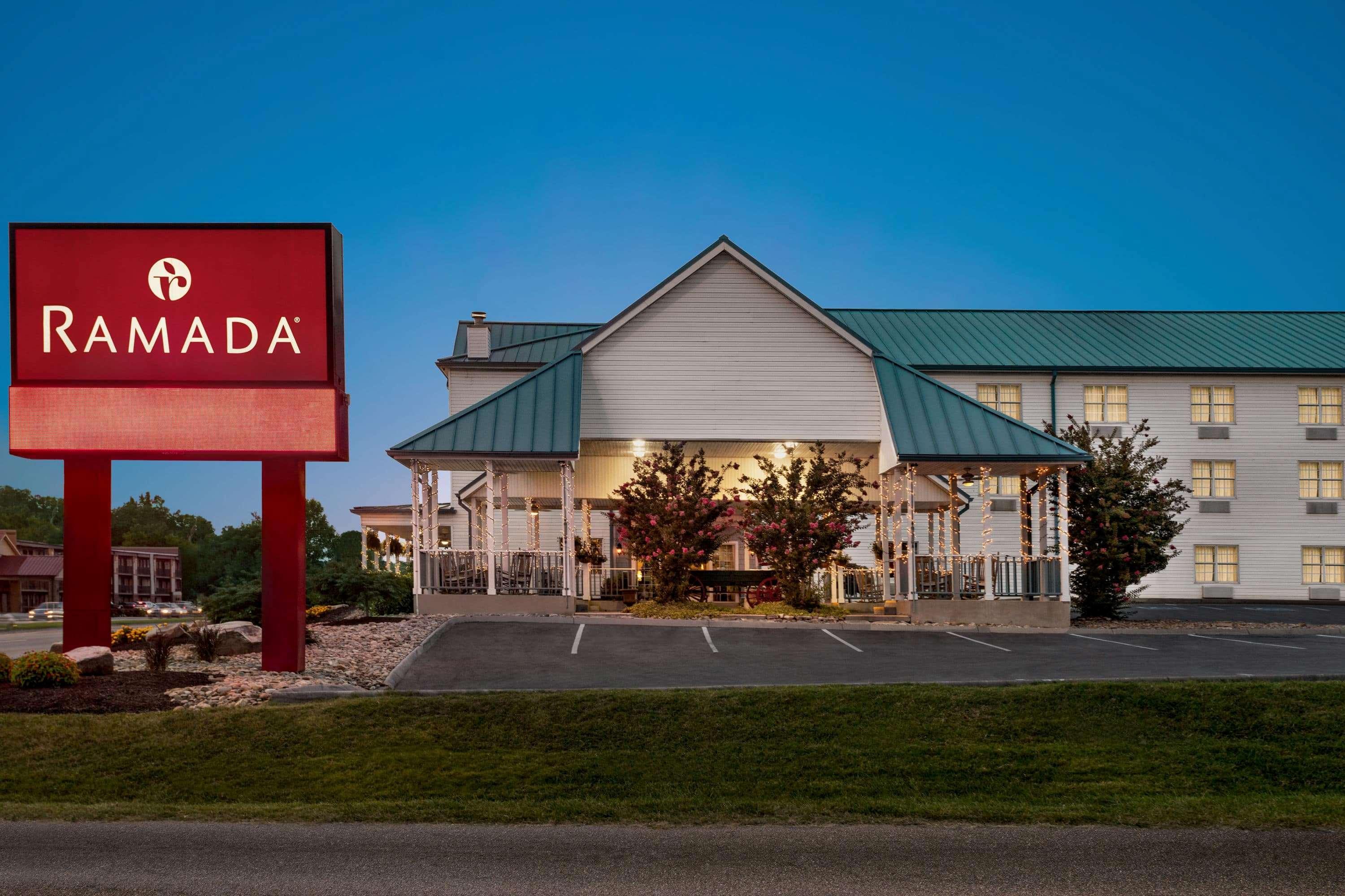 מלון Ramada By Wyndham Pigeon Forge North מראה חיצוני תמונה