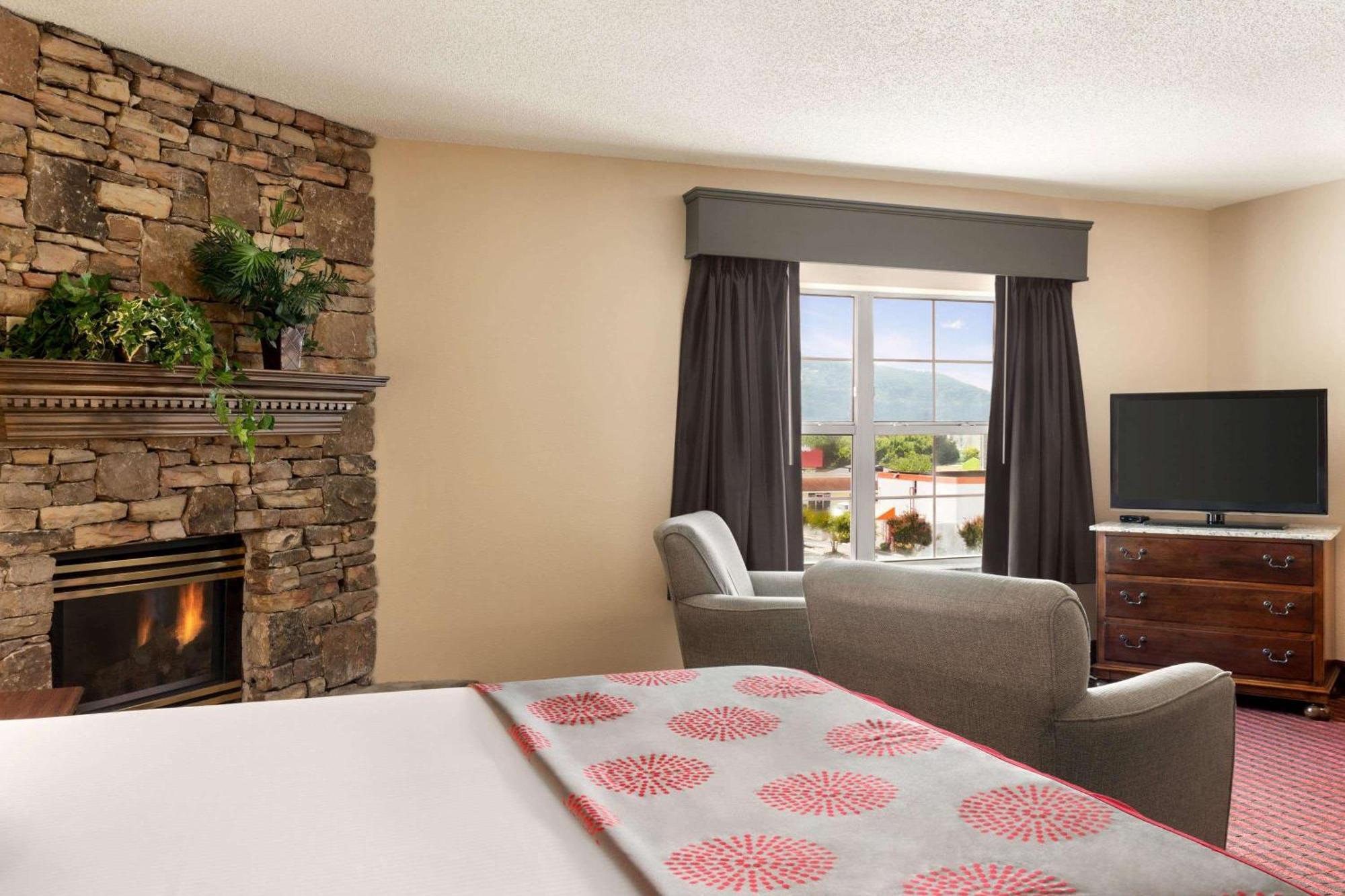 מלון Ramada By Wyndham Pigeon Forge North מראה חיצוני תמונה