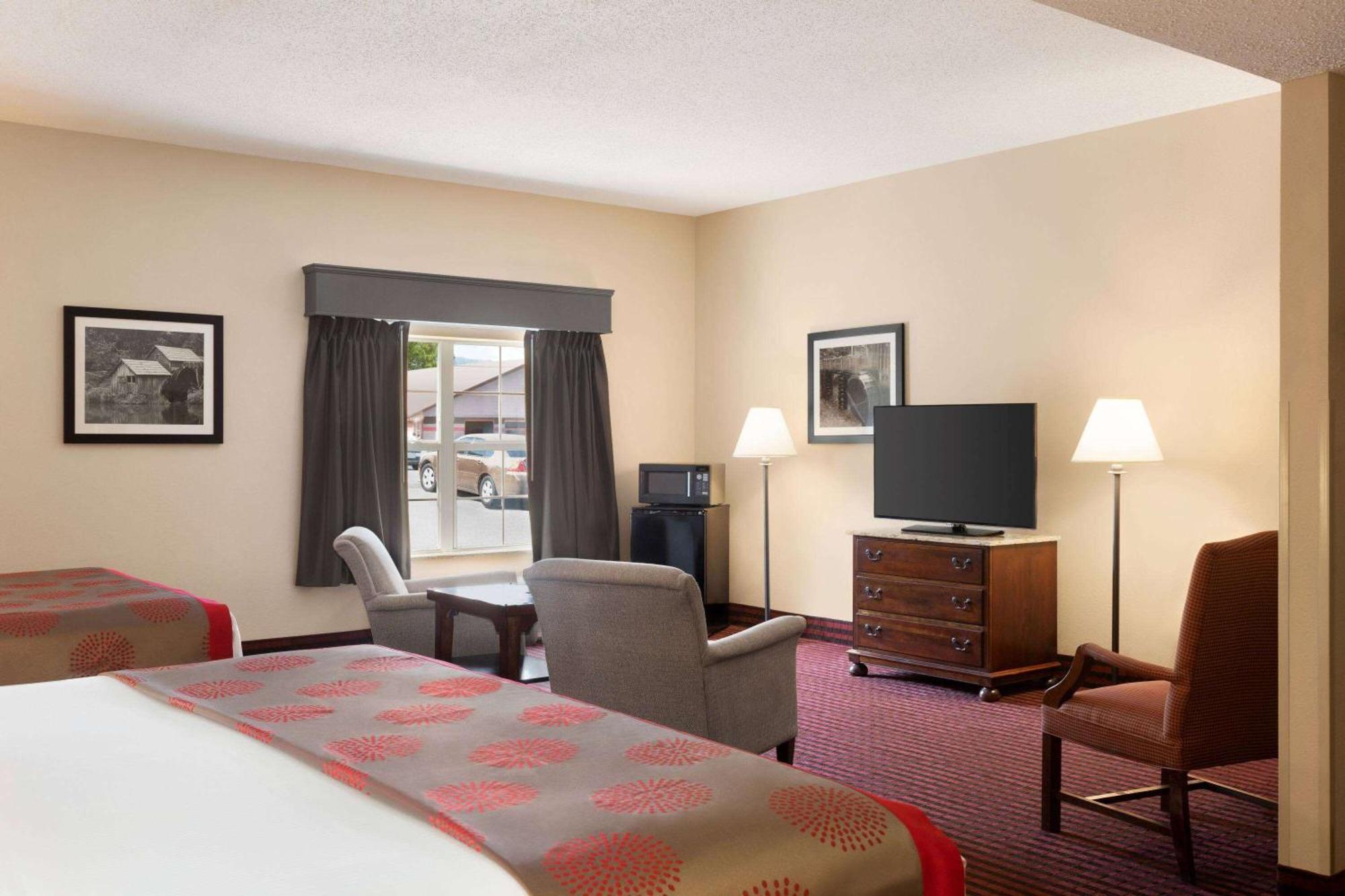 מלון Ramada By Wyndham Pigeon Forge North מראה חיצוני תמונה