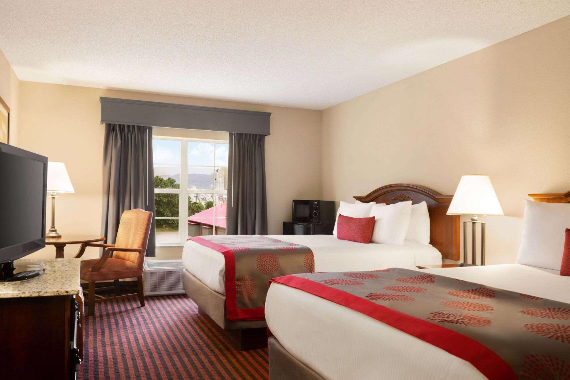 מלון Ramada By Wyndham Pigeon Forge North מראה חיצוני תמונה