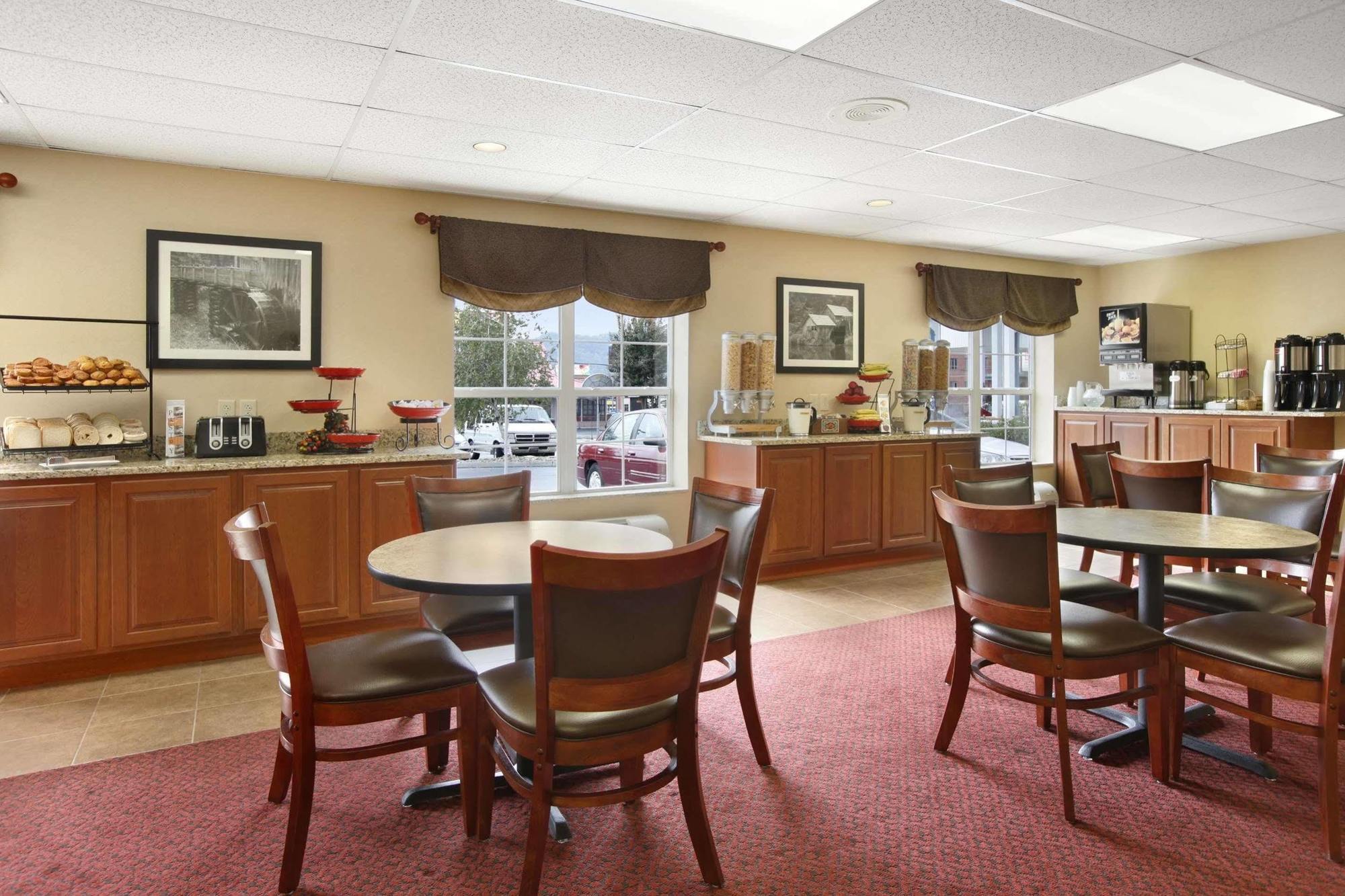 מלון Ramada By Wyndham Pigeon Forge North מראה חיצוני תמונה